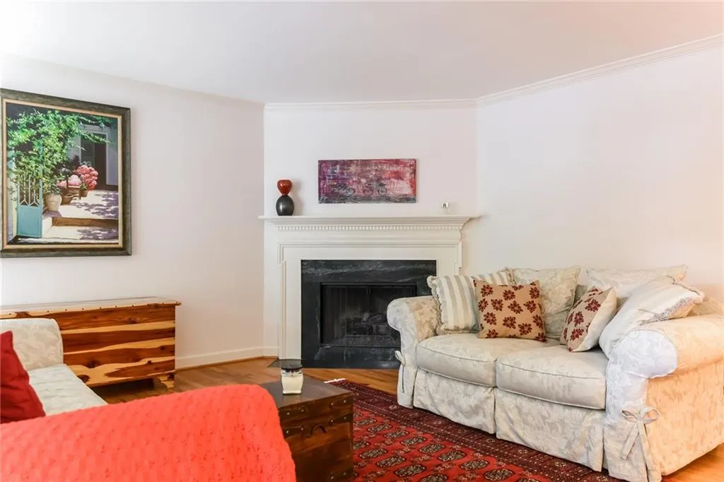 281 The South Chace, Sandy Springs, Georgia 30328, 3 Bedrooms Bedrooms, ,2 BathroomsBathrooms,Residential,Sold,281 The South Chace,5902340