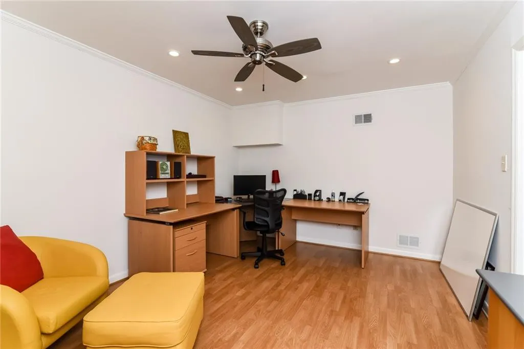 281 The South Chace, Sandy Springs, Georgia 30328, 3 Bedrooms Bedrooms, ,2 BathroomsBathrooms,Residential,Sold,281 The South Chace,5902340