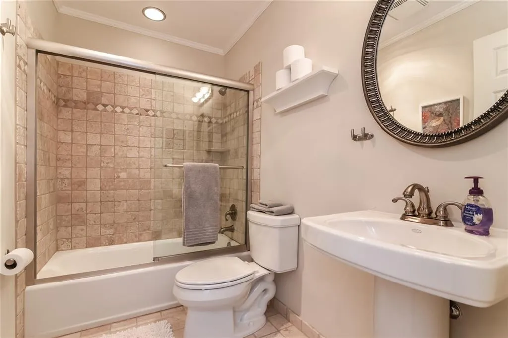 281 The South Chace, Sandy Springs, Georgia 30328, 3 Bedrooms Bedrooms, ,2 BathroomsBathrooms,Residential,Sold,281 The South Chace,5902340