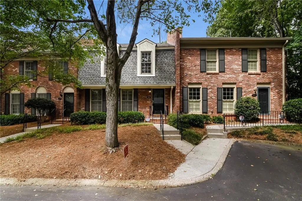 281 The South Chace, Sandy Springs, Georgia 30328, 3 Bedrooms Bedrooms, ,2 BathroomsBathrooms,Residential,Sold,281 The South Chace,5902340