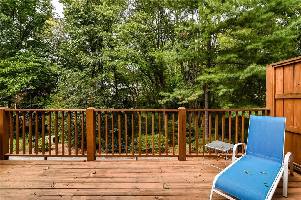 281 The South Chace, Sandy Springs, Georgia 30328, 3 Bedrooms Bedrooms, ,2 BathroomsBathrooms,Residential,Sold,281 The South Chace,5902340