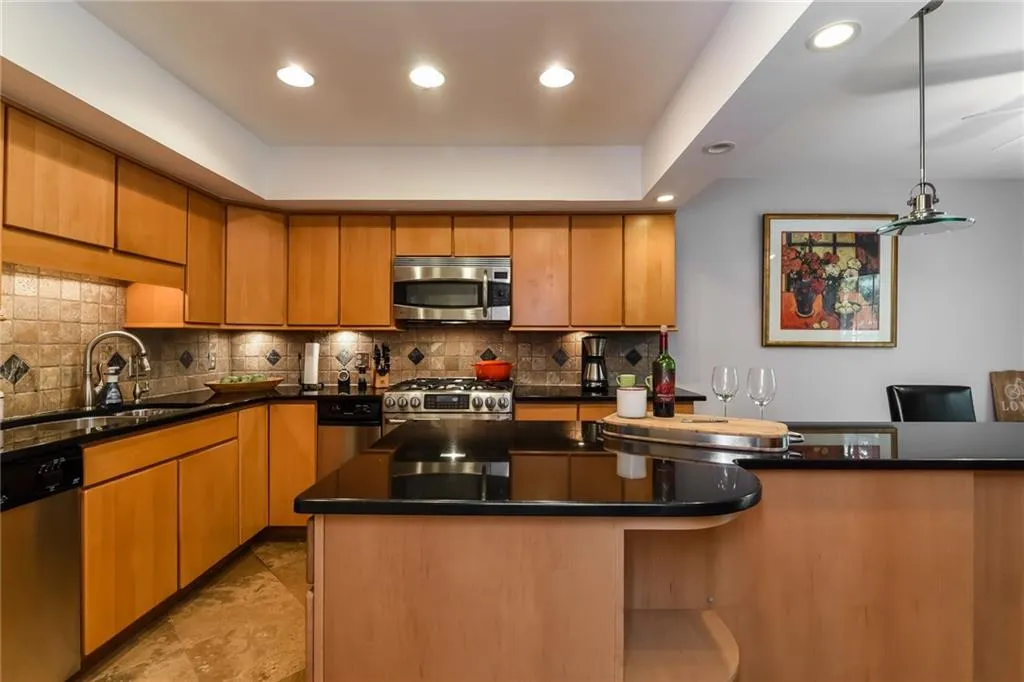 281 The South Chace, Sandy Springs, Georgia 30328, 3 Bedrooms Bedrooms, ,2 BathroomsBathrooms,Residential,Sold,281 The South Chace,5902340