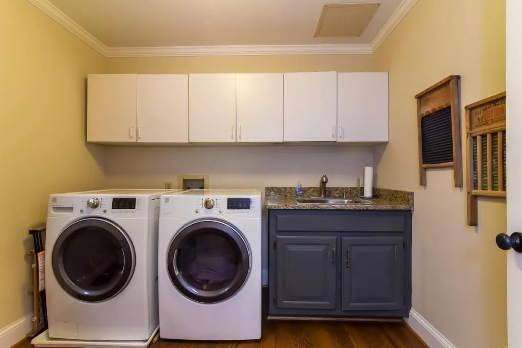 7975 Spalding Hills, Atlanta, Georgia 30350, 7 Bedrooms Bedrooms, ,3 BathroomsBathrooms,Residential,Sold,7975 Spalding Hills,5743504