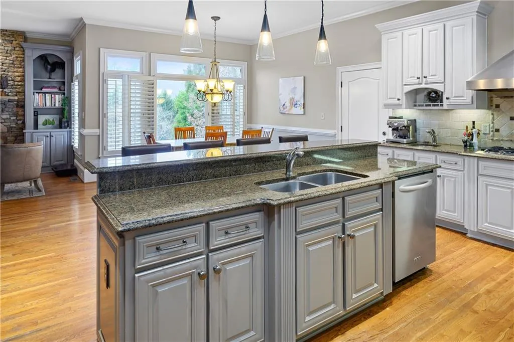 422 Meadow Watch Lane, Sandy Springs, Georgia 30350, 6 Bedrooms Bedrooms, ,6 BathroomsBathrooms,Residential,Sold,422 Meadow Watch Lane,6676457