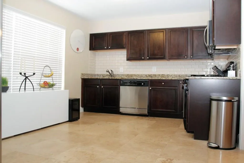 6980 Roswell Road Unit O1, Sandy Springs, Georgia 30328, 3 Bedrooms Bedrooms, ,2 BathroomsBathrooms,Residential,Sold,6980 Roswell Road Unit O1,5818056