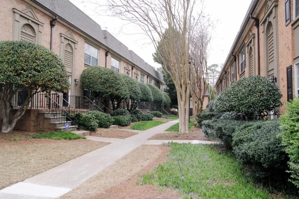6980 Roswell Road Unit O1, Sandy Springs, Georgia 30328, 3 Bedrooms Bedrooms, ,2 BathroomsBathrooms,Residential,Sold,6980 Roswell Road Unit O1,5818056