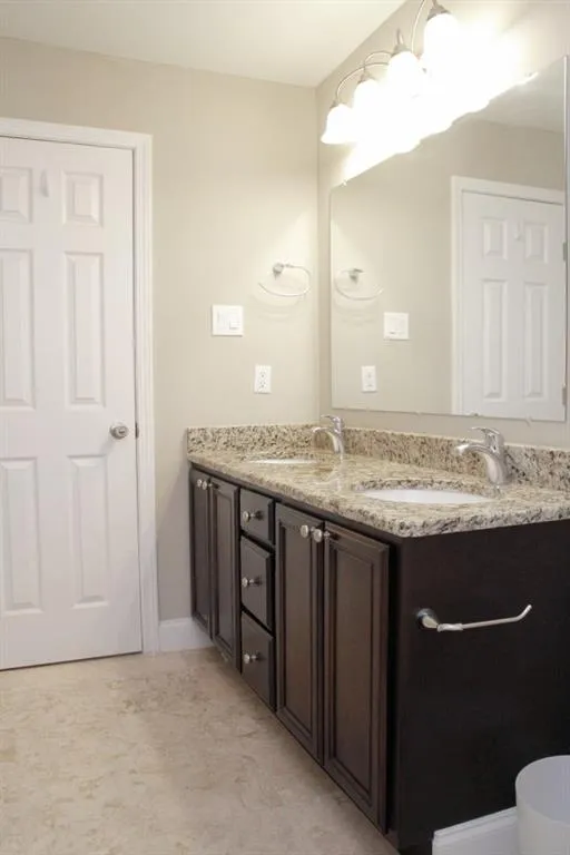 6980 Roswell Road Unit O1, Sandy Springs, Georgia 30328, 3 Bedrooms Bedrooms, ,2 BathroomsBathrooms,Residential,Sold,6980 Roswell Road Unit O1,5818056