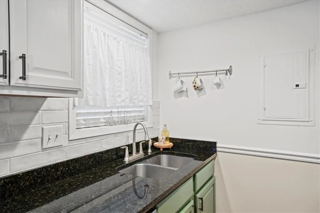 6900 Roswell Road Unit J2, Atlanta, Georgia 30328, 2 Bedrooms Bedrooms, ,2 BathroomsBathrooms,Residential,Sold,6900 Roswell Road Unit J2,7567912