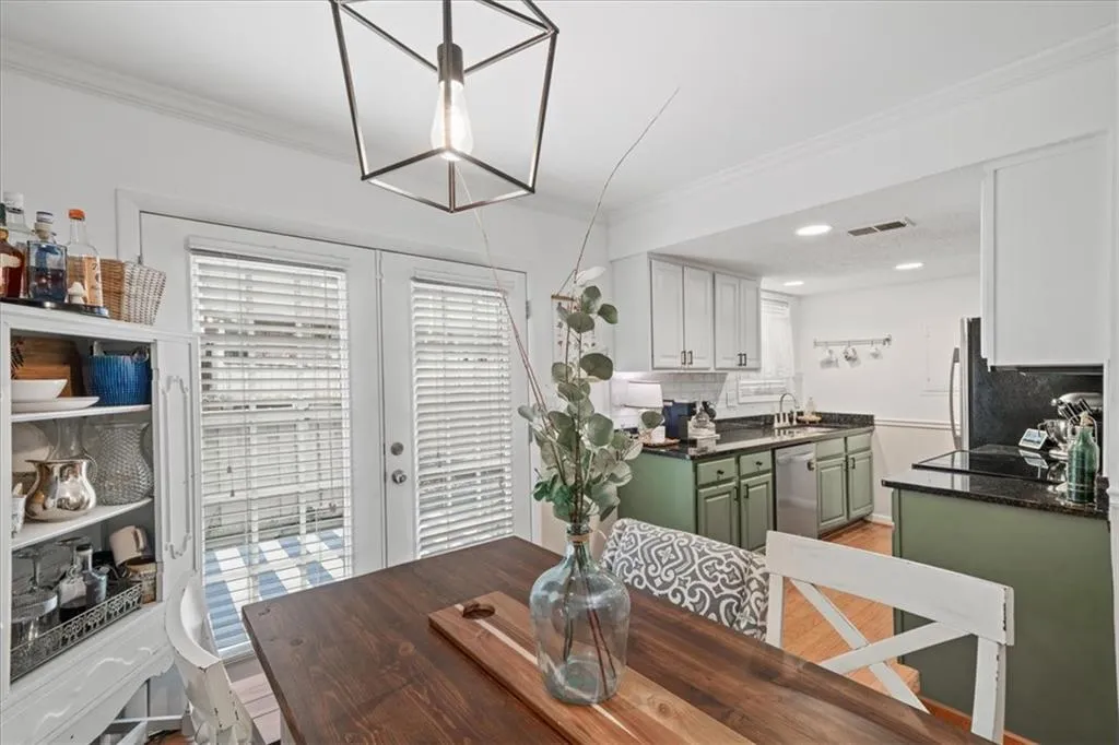 6900 Roswell Road Unit J2, Atlanta, Georgia 30328, 2 Bedrooms Bedrooms, ,2 BathroomsBathrooms,Residential,Sold,6900 Roswell Road Unit J2,7567912