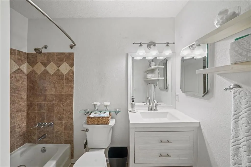6900 Roswell Road Unit J2, Atlanta, Georgia 30328, 2 Bedrooms Bedrooms, ,2 BathroomsBathrooms,Residential,Sold,6900 Roswell Road Unit J2,7567912