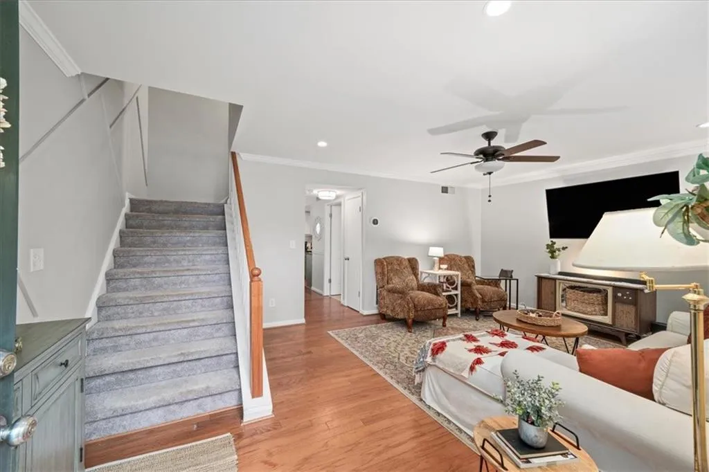 6900 Roswell Road Unit J2, Atlanta, Georgia 30328, 2 Bedrooms Bedrooms, ,2 BathroomsBathrooms,Residential,Sold,6900 Roswell Road Unit J2,7567912