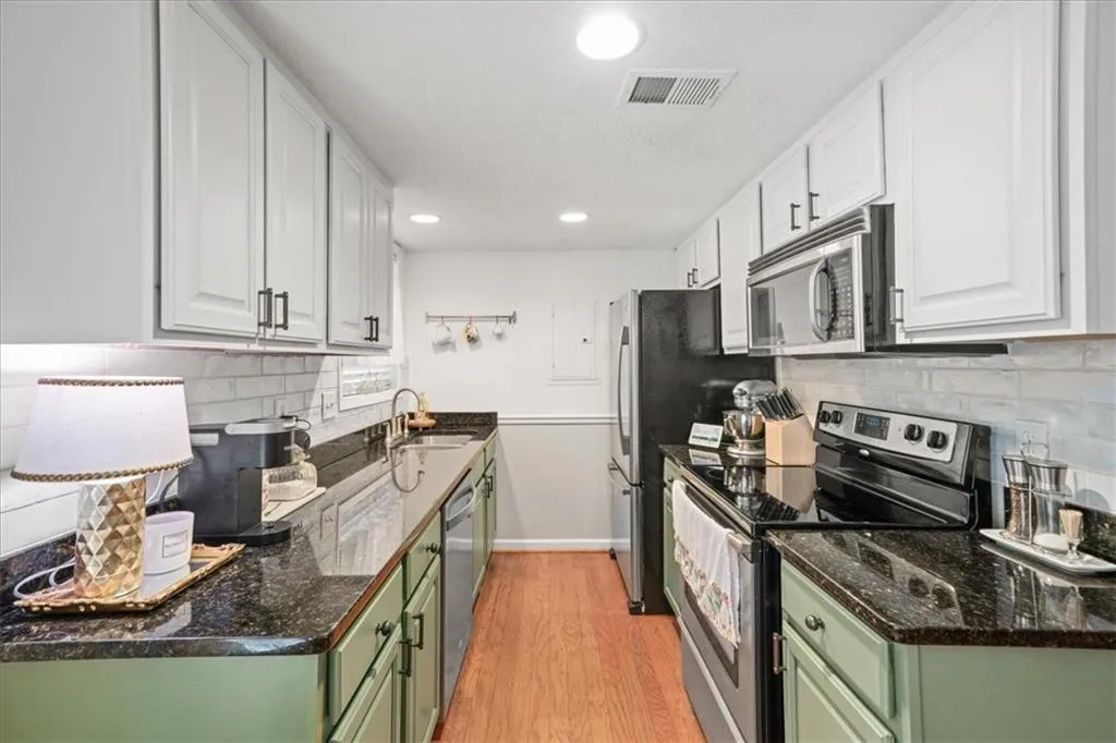 6900 Roswell Road Unit J2, Atlanta, Georgia 30328, 2 Bedrooms Bedrooms, ,2 BathroomsBathrooms,Residential,Sold,6900 Roswell Road Unit J2,7567912