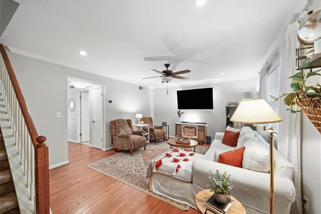 6900 Roswell Road Unit J2, Atlanta, Georgia 30328, 2 Bedrooms Bedrooms, ,2 BathroomsBathrooms,Residential,Sold,6900 Roswell Road Unit J2,7567912