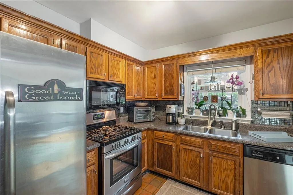 7500 Roswell Road Unit 38, Sandy Springs, Georgia 30350, 2 Bedrooms Bedrooms, ,2 BathroomsBathrooms,Residential,Sold,7500 Roswell Road Unit 38,7072148