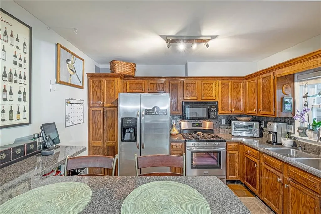 7500 Roswell Road Unit 38, Sandy Springs, Georgia 30350, 2 Bedrooms Bedrooms, ,2 BathroomsBathrooms,Residential,Sold,7500 Roswell Road Unit 38,7072148