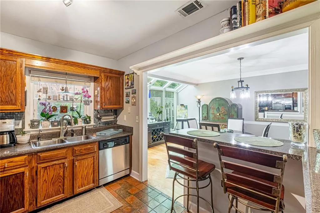 7500 Roswell Road Unit 38, Sandy Springs, Georgia 30350, 2 Bedrooms Bedrooms, ,2 BathroomsBathrooms,Residential,Sold,7500 Roswell Road Unit 38,7072148