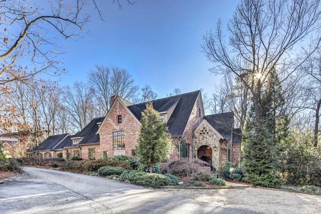 5745 Riverside Drive, Sandy Springs, Georgia 30327, 6 Bedrooms Bedrooms, ,7 BathroomsBathrooms,Residential,Sold,5745 Riverside Drive,6824645