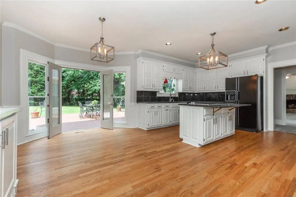 5000 Spruce Bluff Drive, Sandy Springs, Georgia 30350, 4 Bedrooms Bedrooms, ,3 BathroomsBathrooms,Residential,Sold,5000 Spruce Bluff Drive,6772712