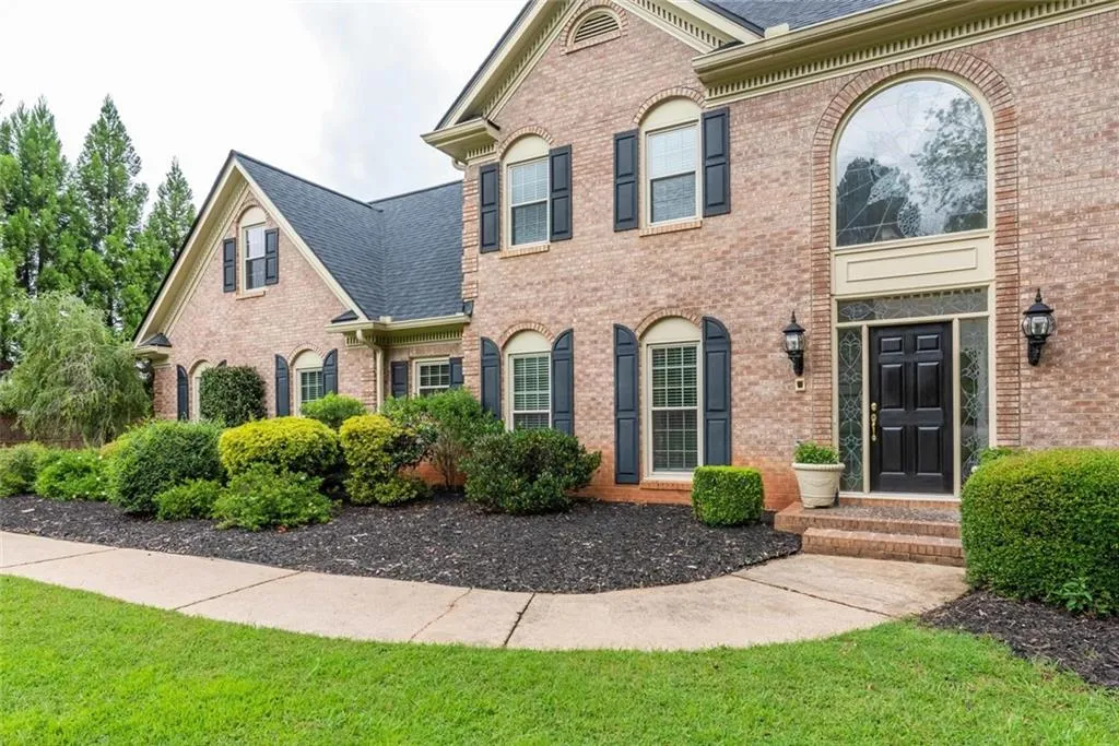 5000 Spruce Bluff Drive, Sandy Springs, Georgia 30350, 4 Bedrooms Bedrooms, ,3 BathroomsBathrooms,Residential,Sold,5000 Spruce Bluff Drive,6772712
