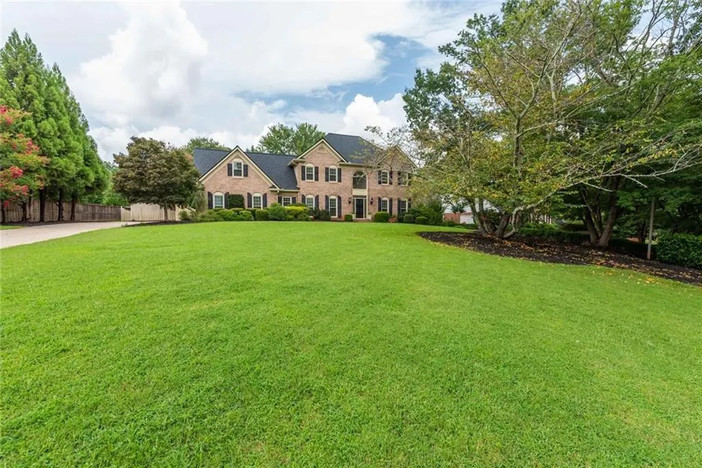 5000 Spruce Bluff Drive, Sandy Springs, Georgia 30350, 4 Bedrooms Bedrooms, ,3 BathroomsBathrooms,Residential,Sold,5000 Spruce Bluff Drive,6772712