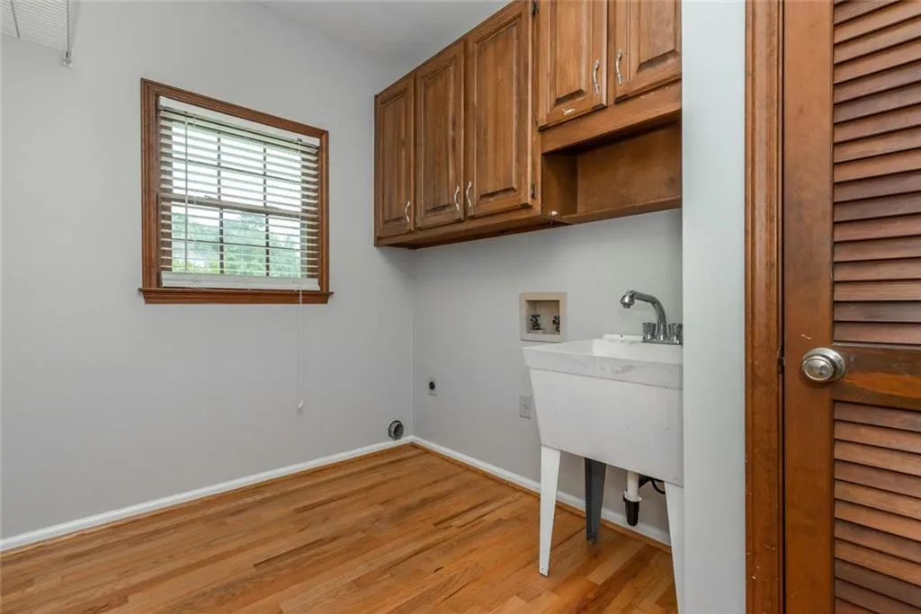 5000 Spruce Bluff Drive, Sandy Springs, Georgia 30350, 4 Bedrooms Bedrooms, ,3 BathroomsBathrooms,Residential,Sold,5000 Spruce Bluff Drive,6772712