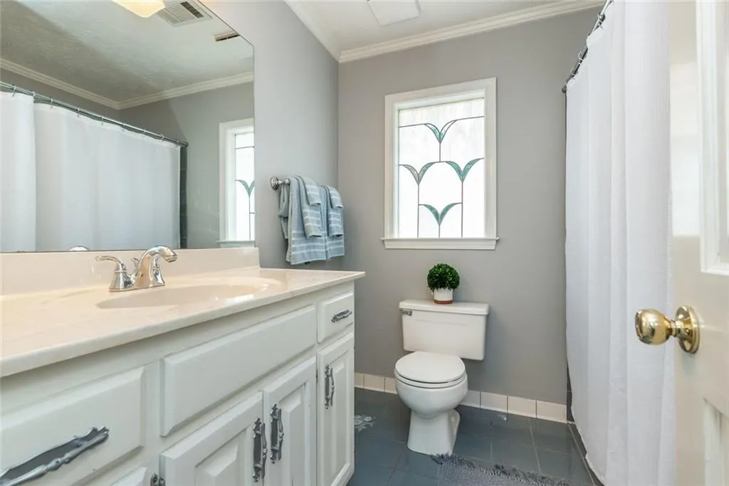 5000 Spruce Bluff Drive, Sandy Springs, Georgia 30350, 4 Bedrooms Bedrooms, ,3 BathroomsBathrooms,Residential,Sold,5000 Spruce Bluff Drive,6772712