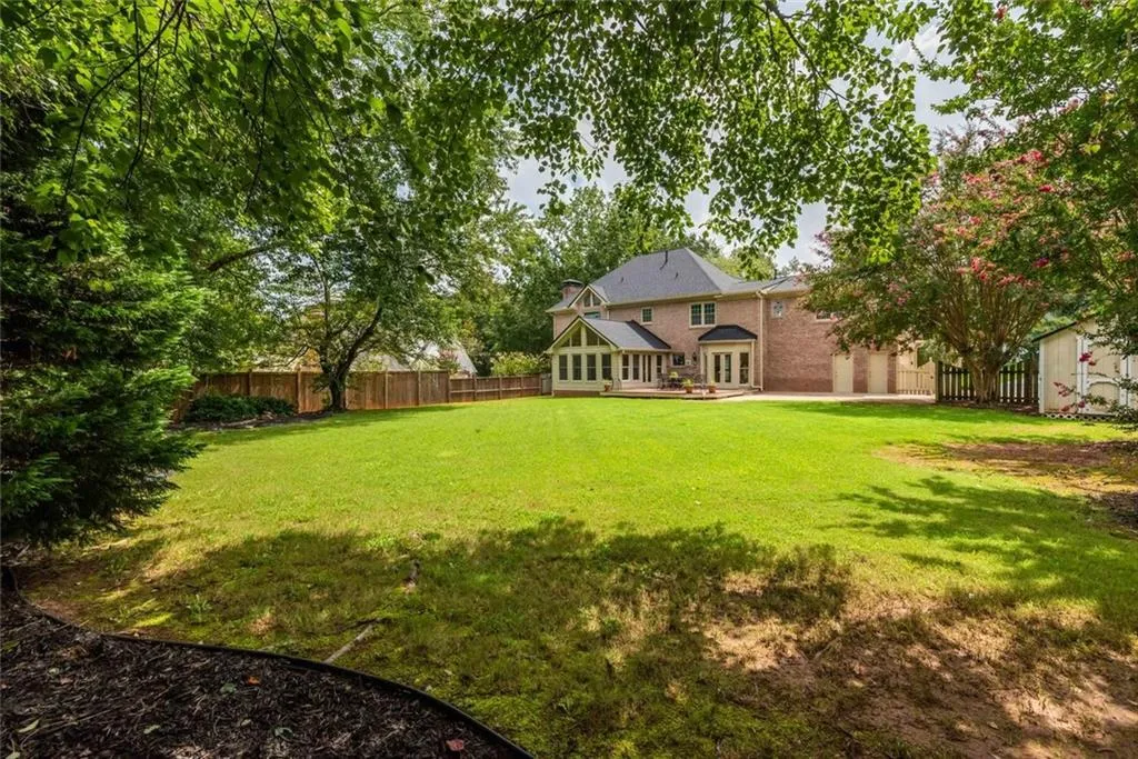 5000 Spruce Bluff Drive, Sandy Springs, Georgia 30350, 4 Bedrooms Bedrooms, ,3 BathroomsBathrooms,Residential,Sold,5000 Spruce Bluff Drive,6772712