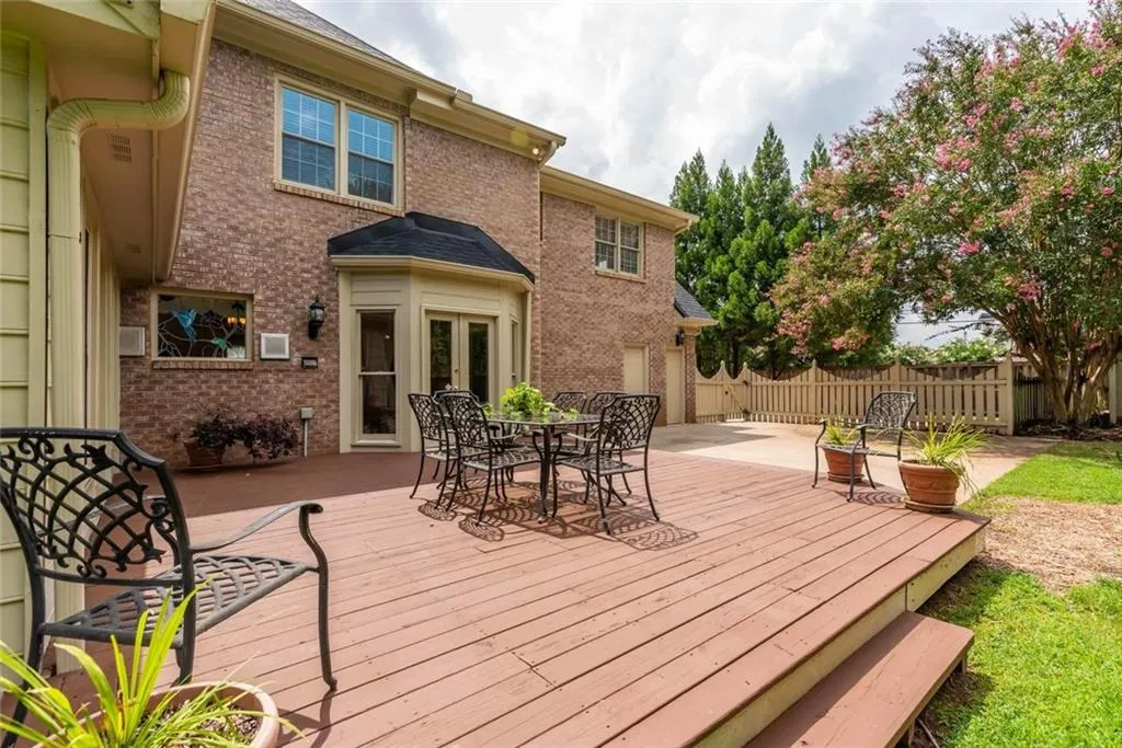 5000 Spruce Bluff Drive, Sandy Springs, Georgia 30350, 4 Bedrooms Bedrooms, ,3 BathroomsBathrooms,Residential,Sold,5000 Spruce Bluff Drive,6772712