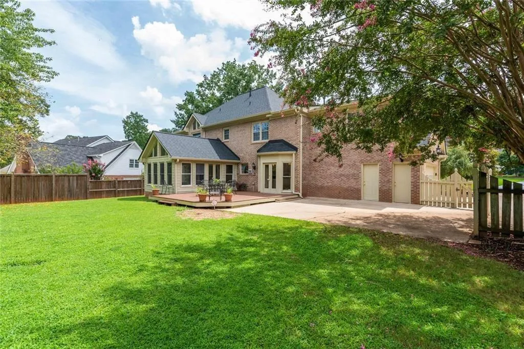 5000 Spruce Bluff Drive, Sandy Springs, Georgia 30350, 4 Bedrooms Bedrooms, ,3 BathroomsBathrooms,Residential,Sold,5000 Spruce Bluff Drive,6772712
