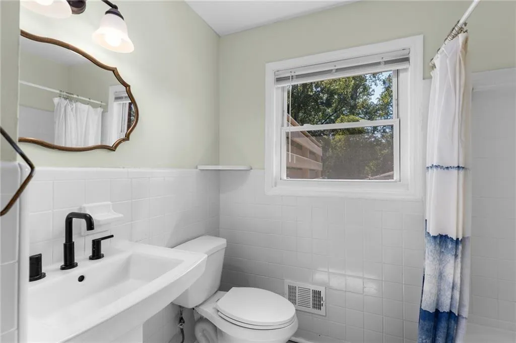 1661 Barrett Drive Nw, Atlanta, Georgia 30318, 3 Bedrooms Bedrooms, ,1 BathroomBathrooms,Residential,For Sale,1661 Barrett Drive Nw,7571086