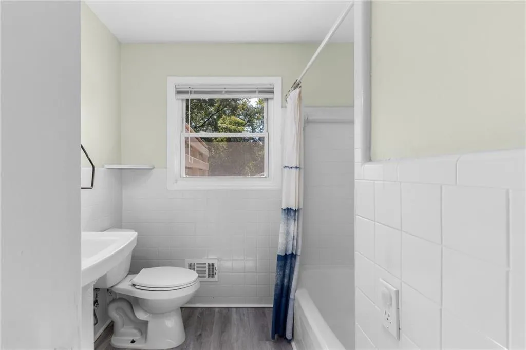 1661 Barrett Drive Nw, Atlanta, Georgia 30318, 3 Bedrooms Bedrooms, ,1 BathroomBathrooms,Residential,For Sale,1661 Barrett Drive Nw,7571086