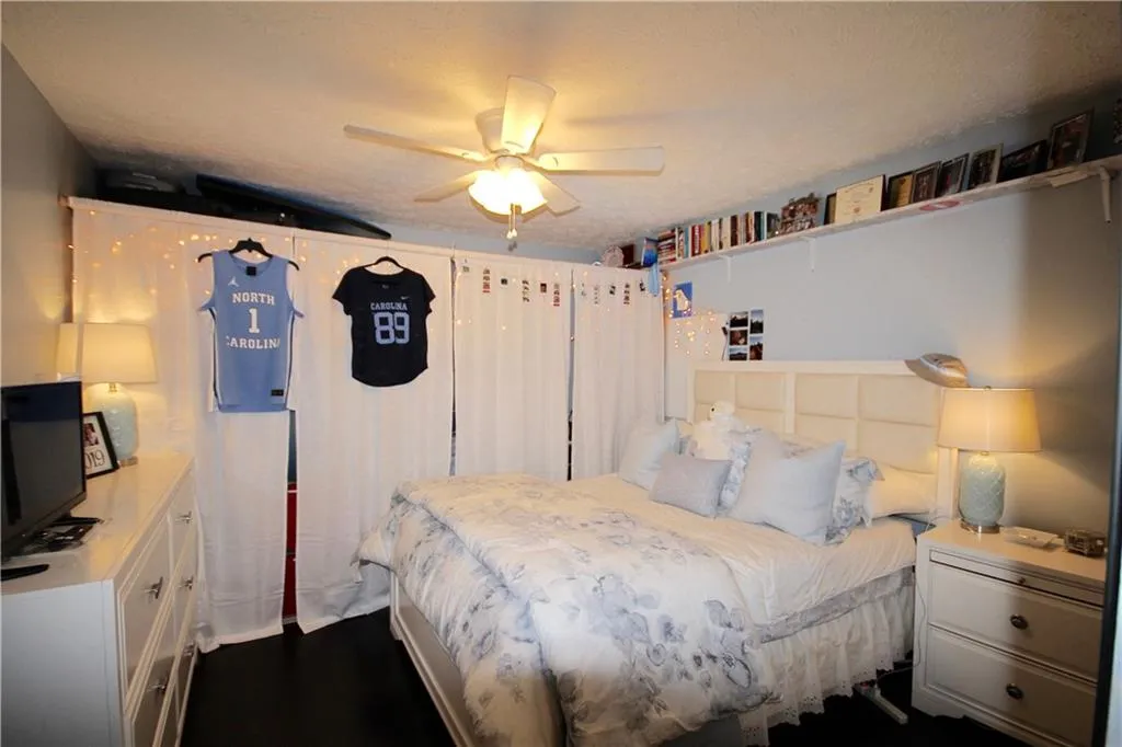 6812 Glenridge Drive Unit I, Sandy Springs, Georgia 30328, 3 Bedrooms Bedrooms, ,2 BathroomsBathrooms,Residential,Sold,6812 Glenridge Drive Unit I,6764380