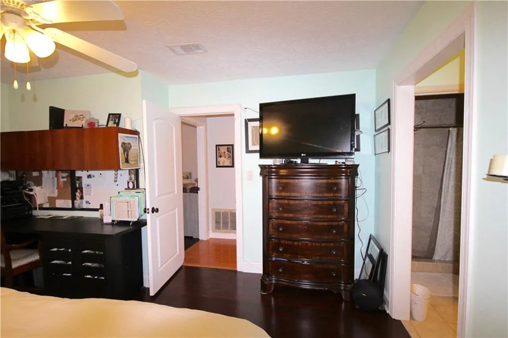 6812 Glenridge Drive Unit I, Sandy Springs, Georgia 30328, 3 Bedrooms Bedrooms, ,2 BathroomsBathrooms,Residential,Sold,6812 Glenridge Drive Unit I,6764380