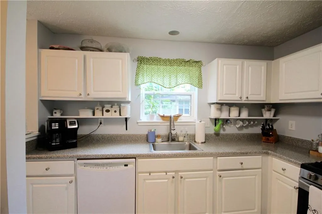 6812 Glenridge Drive Unit I, Sandy Springs, Georgia 30328, 3 Bedrooms Bedrooms, ,2 BathroomsBathrooms,Residential,Sold,6812 Glenridge Drive Unit I,6764380