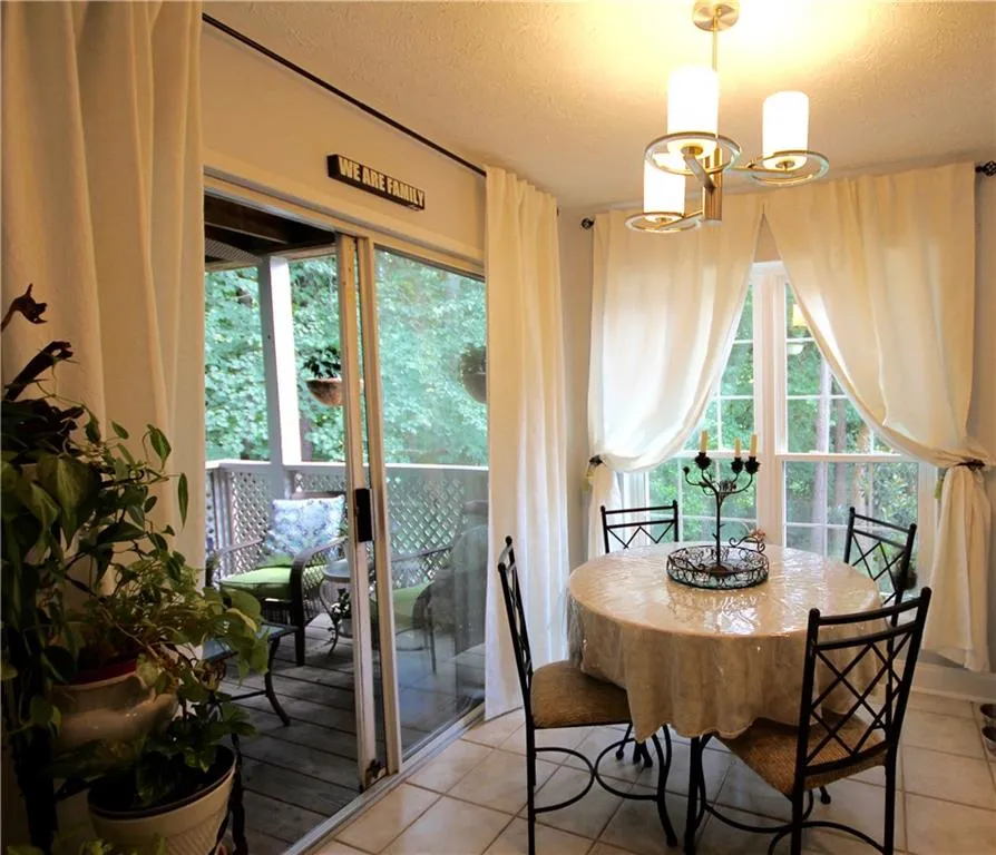 6812 Glenridge Drive Unit I, Sandy Springs, Georgia 30328, 3 Bedrooms Bedrooms, ,2 BathroomsBathrooms,Residential,Sold,6812 Glenridge Drive Unit I,6764380