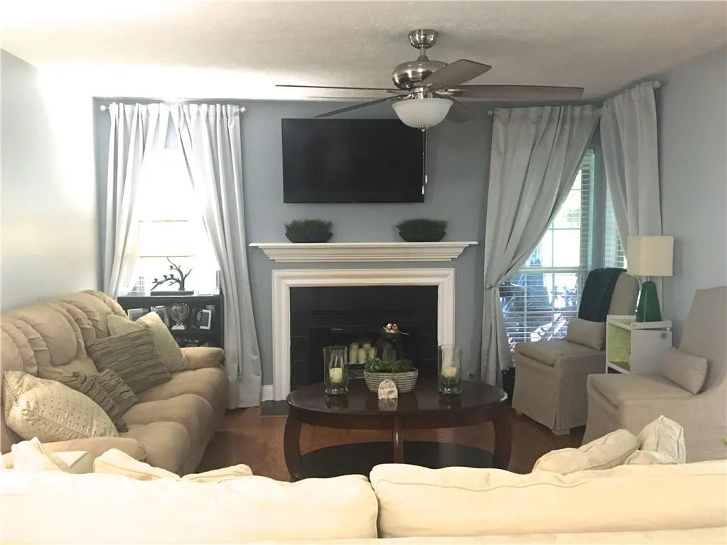 6812 Glenridge Drive Unit I, Sandy Springs, Georgia 30328, 3 Bedrooms Bedrooms, ,2 BathroomsBathrooms,Residential,Sold,6812 Glenridge Drive Unit I,6764380