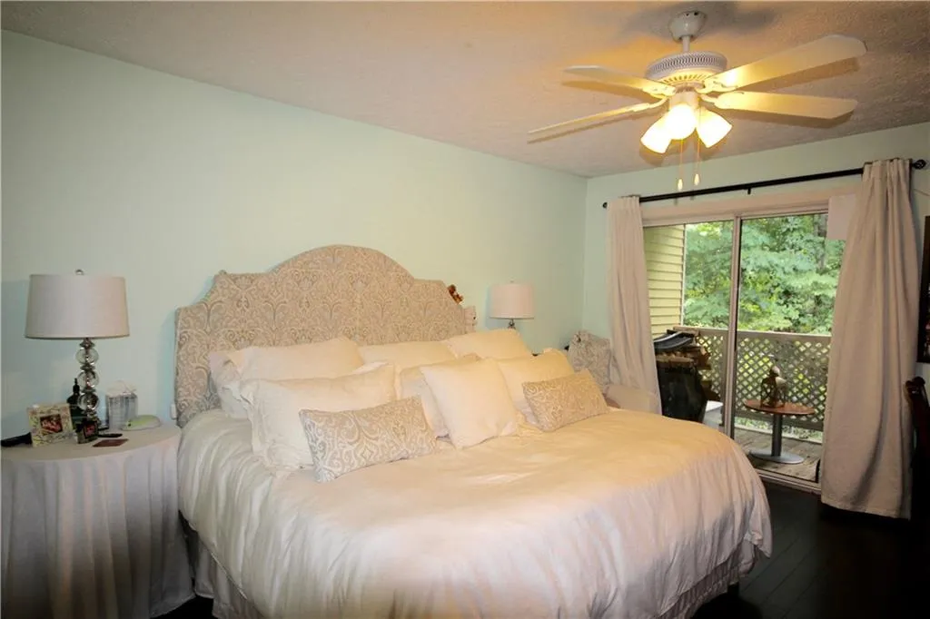 6812 Glenridge Drive Unit I, Sandy Springs, Georgia 30328, 3 Bedrooms Bedrooms, ,2 BathroomsBathrooms,Residential,Sold,6812 Glenridge Drive Unit I,6764380