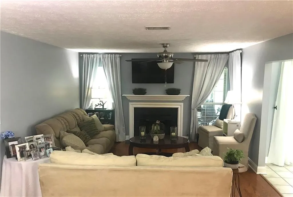6812 Glenridge Drive Unit I, Sandy Springs, Georgia 30328, 3 Bedrooms Bedrooms, ,2 BathroomsBathrooms,Residential,Sold,6812 Glenridge Drive Unit I,6764380