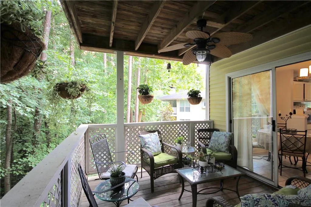 6812 Glenridge Drive Unit I, Sandy Springs, Georgia 30328, 3 Bedrooms Bedrooms, ,2 BathroomsBathrooms,Residential,Sold,6812 Glenridge Drive Unit I,6764380