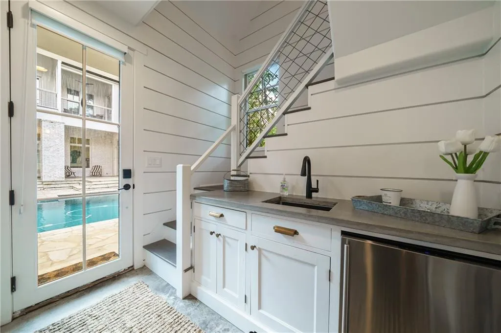 6182 Ferry Drive, Sandy Springs, Georgia 30328, 7 Bedrooms Bedrooms, ,7 BathroomsBathrooms,Residential,Sold,6182 Ferry Drive,6972742