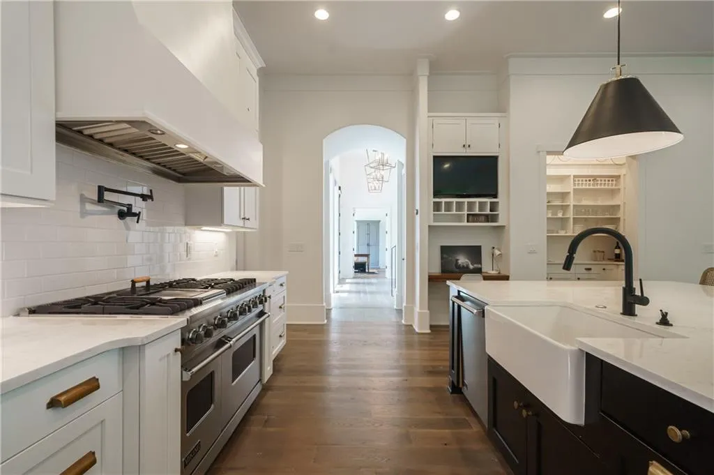 6182 Ferry Drive, Sandy Springs, Georgia 30328, 7 Bedrooms Bedrooms, ,7 BathroomsBathrooms,Residential,Sold,6182 Ferry Drive,6972742