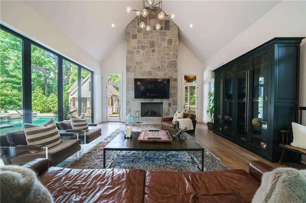 6182 Ferry Drive, Sandy Springs, Georgia 30328, 7 Bedrooms Bedrooms, ,7 BathroomsBathrooms,Residential,Sold,6182 Ferry Drive,6972742