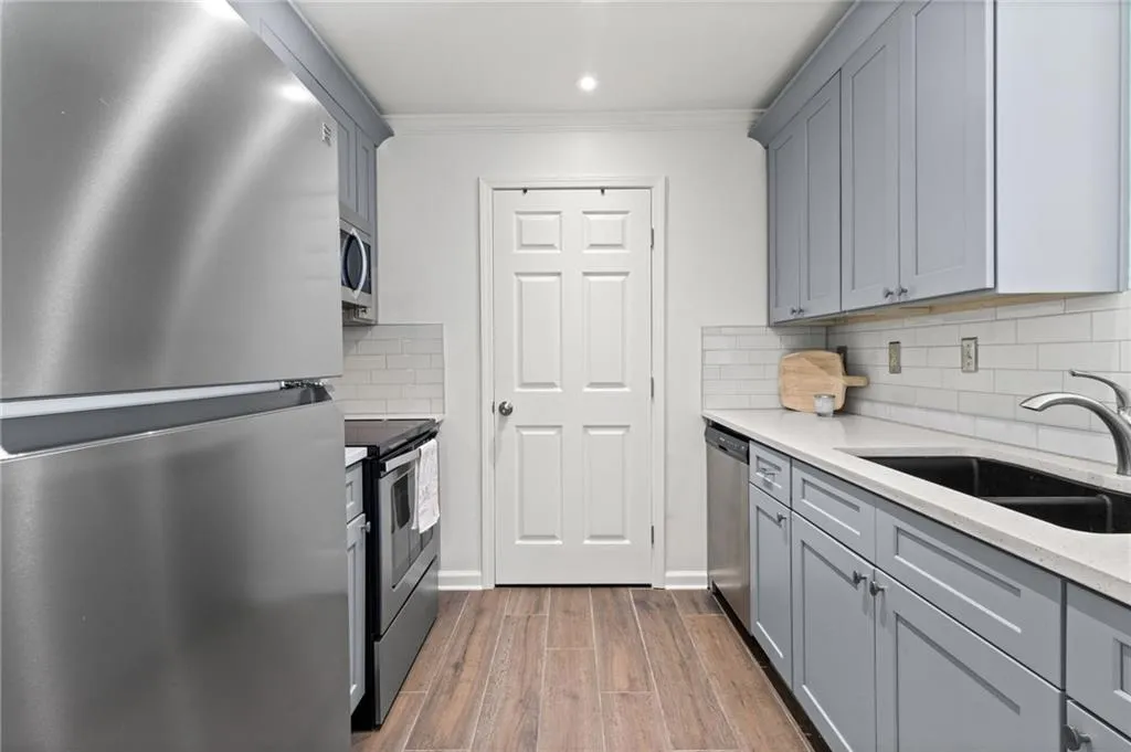 327 Granville Court, Sandy Springs, Georgia 30328, 1 Bedroom Bedrooms, ,1 BathroomBathrooms,Residential,Sold,327 Granville Court,7191841