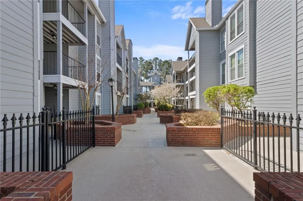 327 Granville Court, Sandy Springs, Georgia 30328, 1 Bedroom Bedrooms, ,1 BathroomBathrooms,Residential,Sold,327 Granville Court,7191841