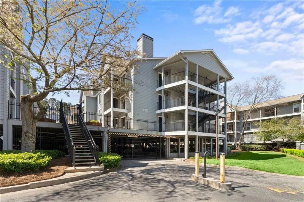327 Granville Court, Sandy Springs, Georgia 30328, 1 Bedroom Bedrooms, ,1 BathroomBathrooms,Residential,Sold,327 Granville Court,7191841