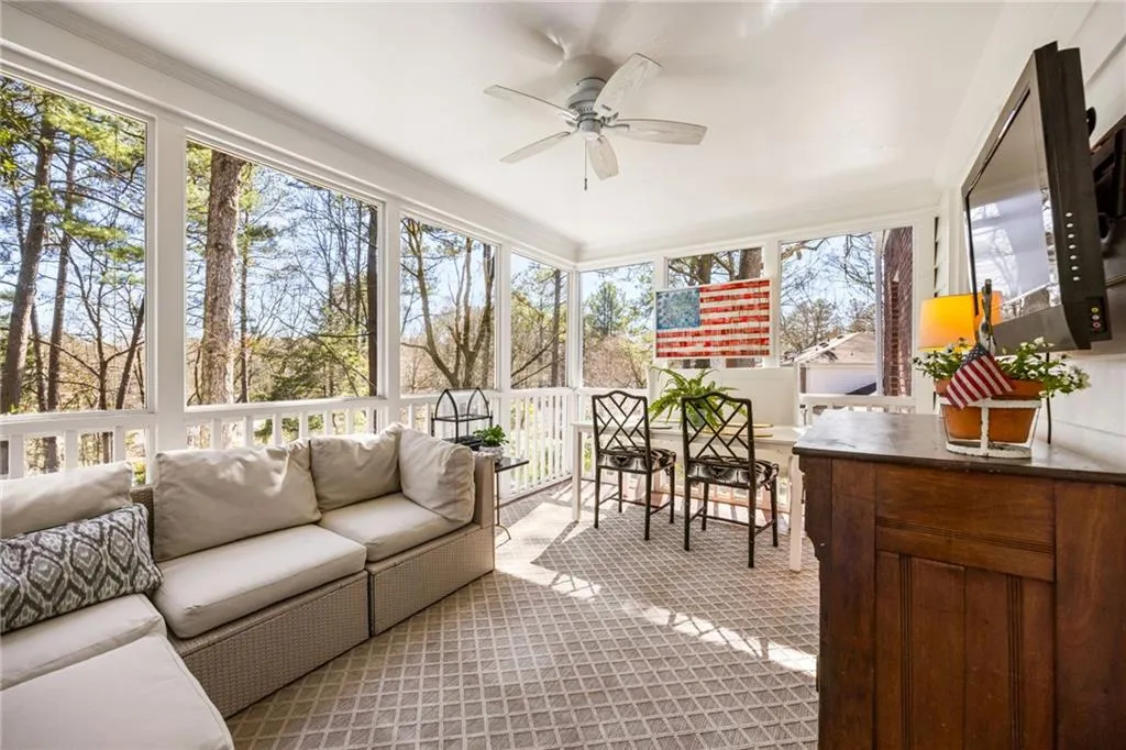 Screened Porch w/private views year around