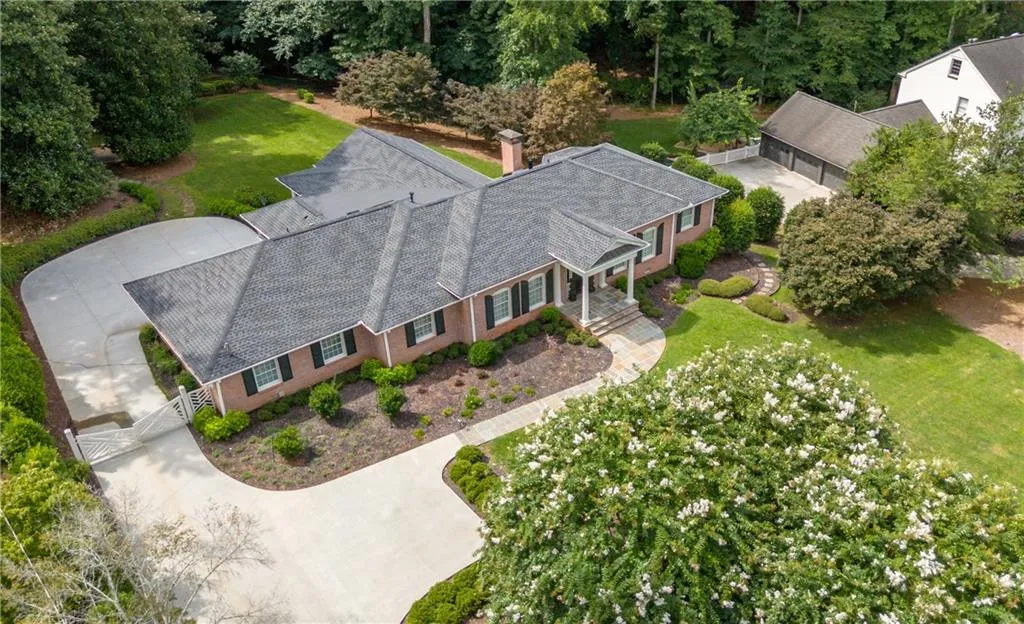 Birds eye view of property