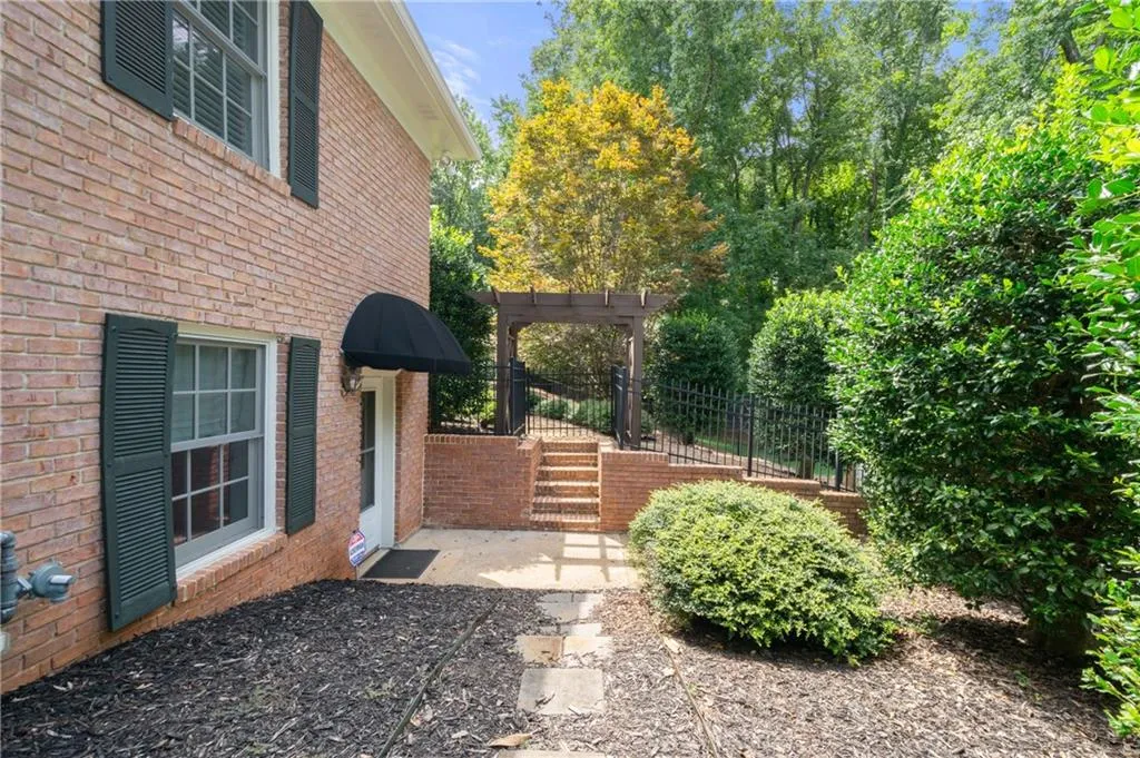 Separate entrance to terrace level. Also has interior entry.