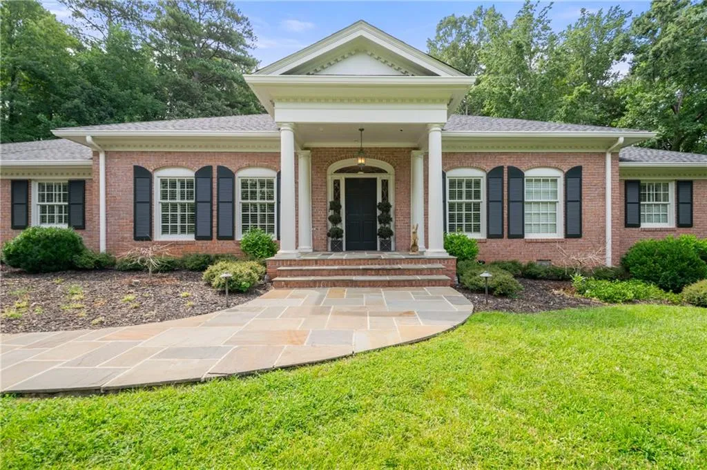 Traditional Ranch with Basement house with a front yard