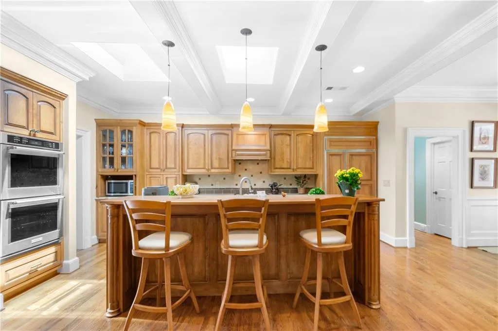 1955 Old Dominion Drive, Atlanta, Georgia 30350, 5 Bedrooms Bedrooms, ,3 BathroomsBathrooms,Residential,Sold,1955 Old Dominion Drive,7435057